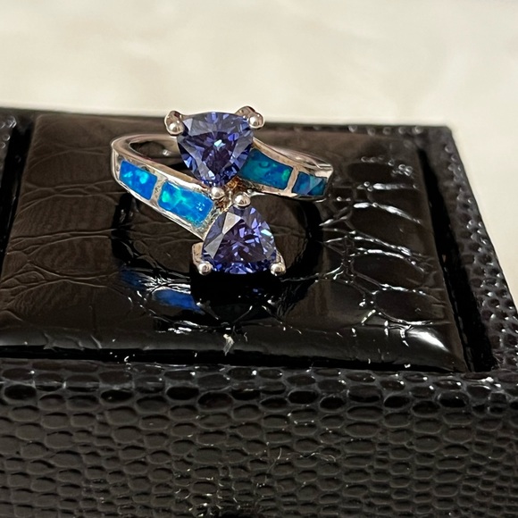 Beautiful Tanzanite and inlaid opal.  Sterling silver setting - Picture 3 of 8